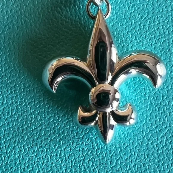 🌸🌸 Authentic Tiffany & Co. RARE Fleur De Lis Keyring - Picture 4 of 10